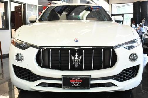 Bianco 2019 Maserati Levante Base