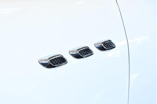 Bianco 2019 Maserati Levante Base