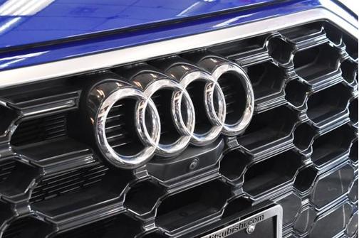 Ultra Blue Metallic 2024 Audi Q5 e 55 S line quattro Premium