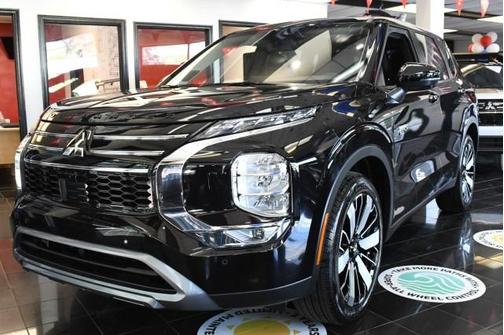 Labrador Black Pearl 2026 Mitsubishi Outlander SE