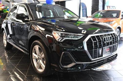 Mythos Black Metallic 2022 Audi Q3 45 S line Premium Plus