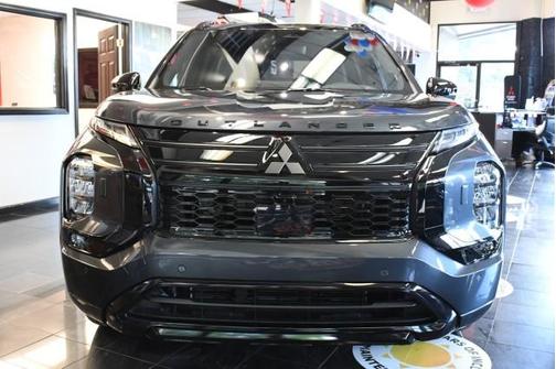 Graphite Gray / Black 2026 Mitsubishi Outlander Black Edition