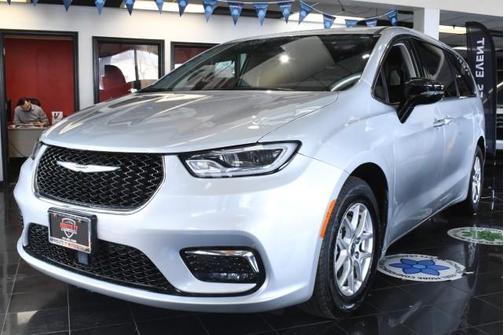 Silver Mist Clearcoat 2024 Chrysler Pacifica Touring-L