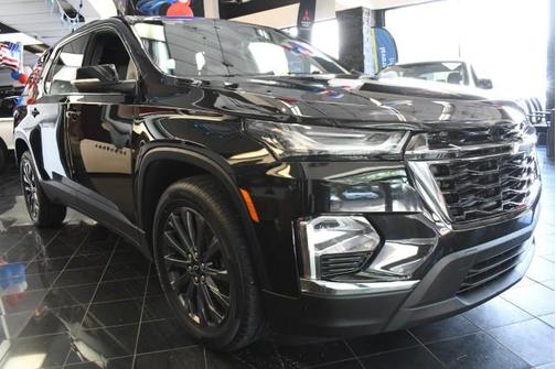 Mosaic Black Metallic 2023 Chevrolet Traverse RS