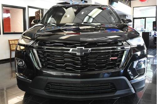 Mosaic Black Metallic 2023 Chevrolet Traverse RS