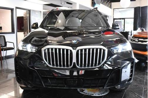 Carbon Black Metallic 2025 BMW X5 xDrive40i