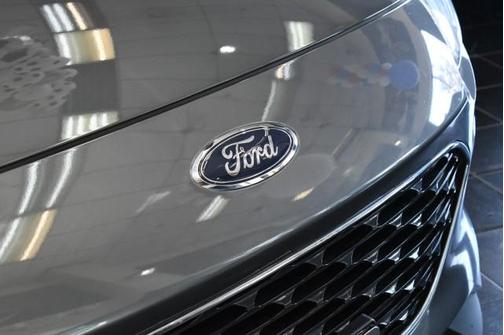 Carbonized Gray Metallic 2022 Ford Escape SE