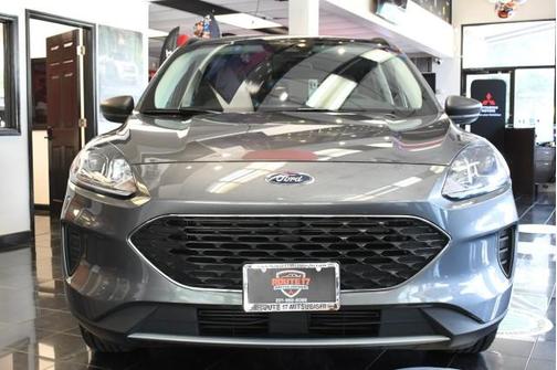 Carbonized Gray Metallic 2022 Ford Escape SE