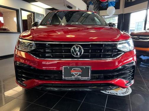 Kings Red 2024 Volkswagen Tiguan 2.0T SE R-Line Black
