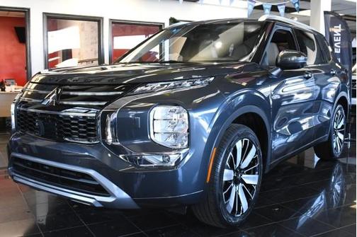 Graphite Gray Metallic 2026 Mitsubishi Outlander SEL
