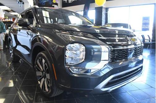 Graphite Gray Metallic 2026 Mitsubishi Outlander SEL