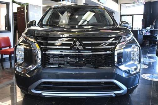 Graphite Gray Metallic 2026 Mitsubishi Outlander SEL
