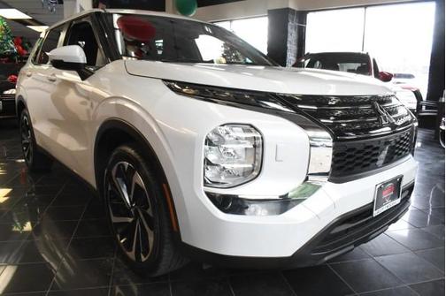 2022 Mitsubishi Outlander ES