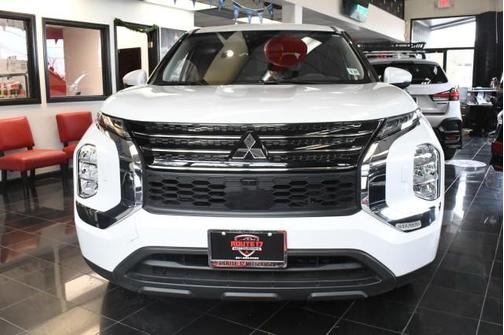 2022 Mitsubishi Outlander ES