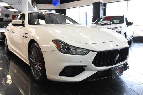 2022 Maserati Ghibli Modena Q4