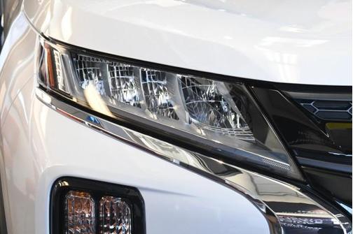 White Diamond 2026 Mitsubishi Outlander Sport 2.0 LE