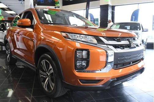 Sunshine Orange Metallic 2026 Mitsubishi Outlander Sport 2.0 SE