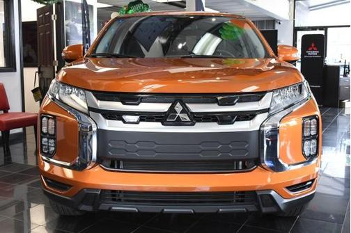 Sunshine Orange Metallic 2026 Mitsubishi Outlander Sport 2.0 SE