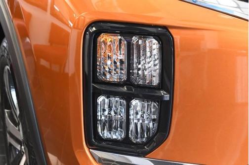 Sunshine Orange Metallic 2026 Mitsubishi Outlander Sport 2.0 SE