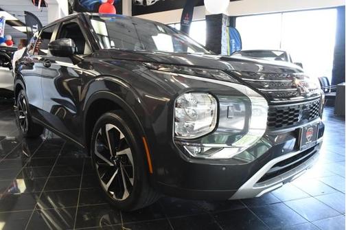 Graphite Gray 2024 Mitsubishi Outlander SE