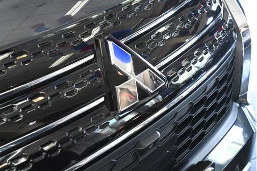 Graphite Gray 2024 Mitsubishi Outlander SE