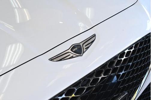 Alta White 2024 Genesis G70 2.5T