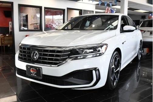 2022 Volkswagen Passat 2.0T R-Line