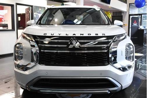 White Diamond 2026 Mitsubishi Outlander SEL
