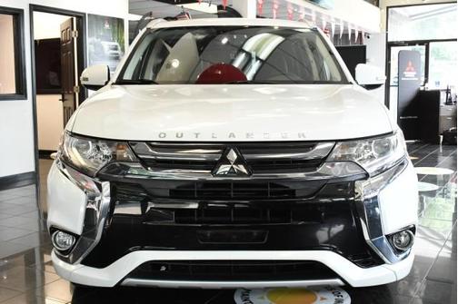 Diamond White Pearl 2018 Mitsubishi Outlander PHEV SEL