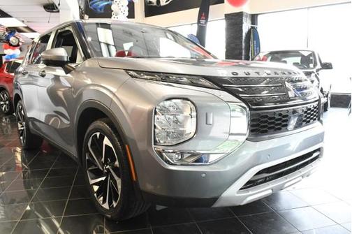 Mercury Gray Metallic 2022 Mitsubishi Outlander SE