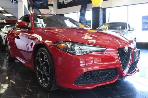 Rosso 2022 Alfa Romeo Giulia Ti