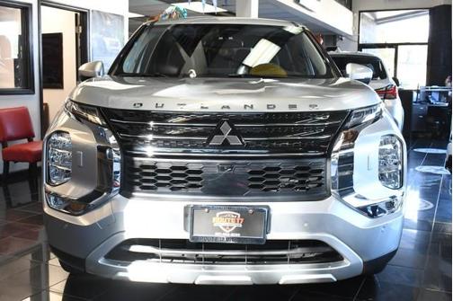 2023 Mitsubishi Outlander SE