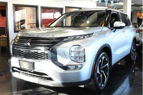 2023 Mitsubishi Outlander SE