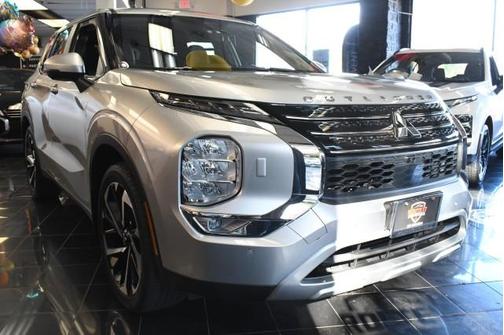2023 Mitsubishi Outlander SE