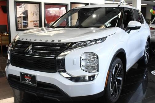 2022 Mitsubishi Outlander ES