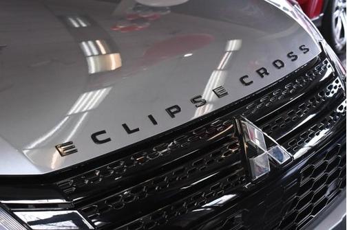 Mercury Gray Metallic 2026 Mitsubishi Eclipse Cross SEL