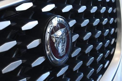 Fuji White 2022 Jaguar F-PACE P250 S