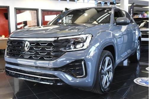 Pure Gray 2024 Volkswagen Atlas Cross Sport 2.0T SEL R-Line