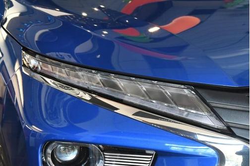 Lightning Blue Metallic 2026 Mitsubishi Eclipse Cross SE