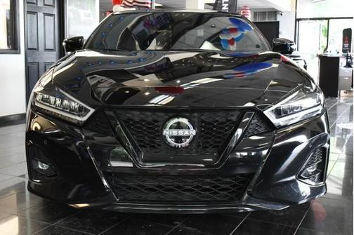 Black 2023 Nissan Maxima SR