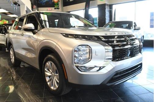 2026 Mitsubishi Outlander ES