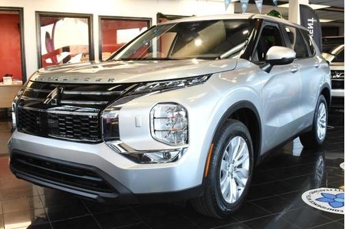 2026 Mitsubishi Outlander ES