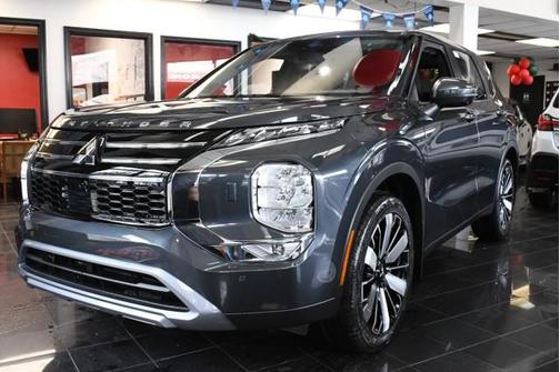 Graphite Gray 2025 Mitsubishi Outlander SE