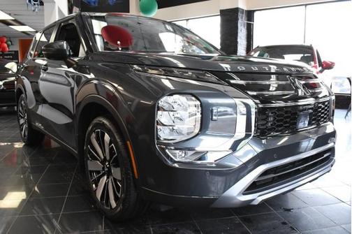 Graphite Gray 2025 Mitsubishi Outlander SE