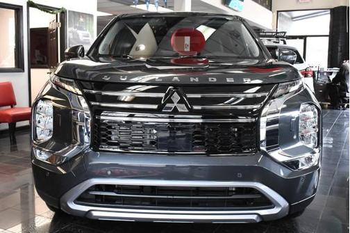 Graphite Gray 2025 Mitsubishi Outlander SE