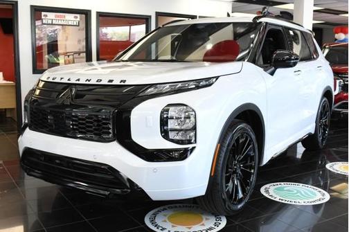 White Diamond / Black 2026 Mitsubishi Outlander Black Edition