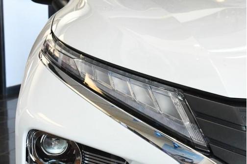 Labrador Black Pearl 2026 Mitsubishi Eclipse Cross ES