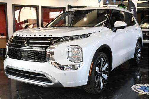 White Diamond 2026 Mitsubishi Outlander SEL