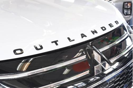 White Diamond 2026 Mitsubishi Outlander SEL