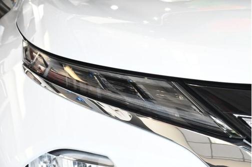 White Diamond 2026 Mitsubishi Outlander SEL